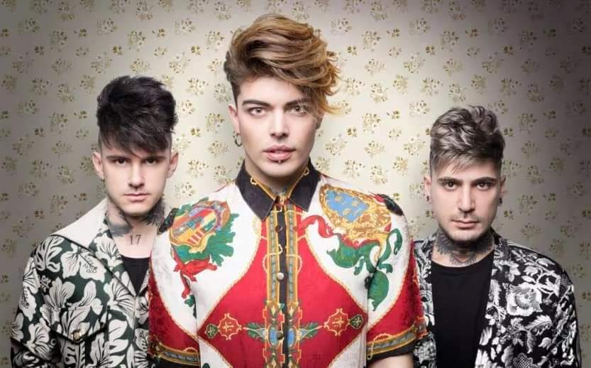 Tre Maxi schermi stasera per il concerto dei “The kolors”